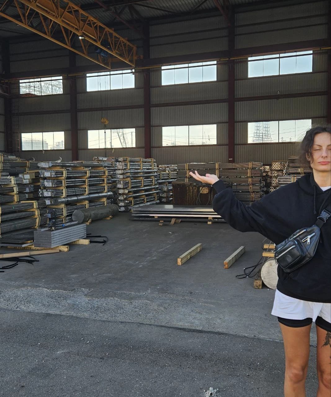 Склад с различными видами металлопроката для строительства Компания ООБ