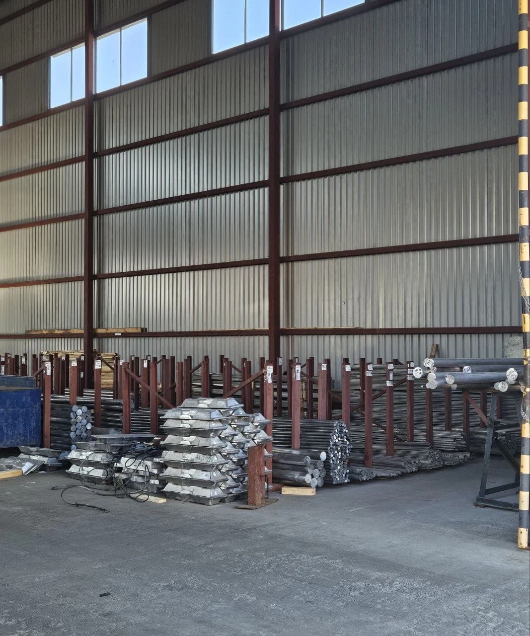 Хранение металлопроката в современном складском помещении Компания ООБ